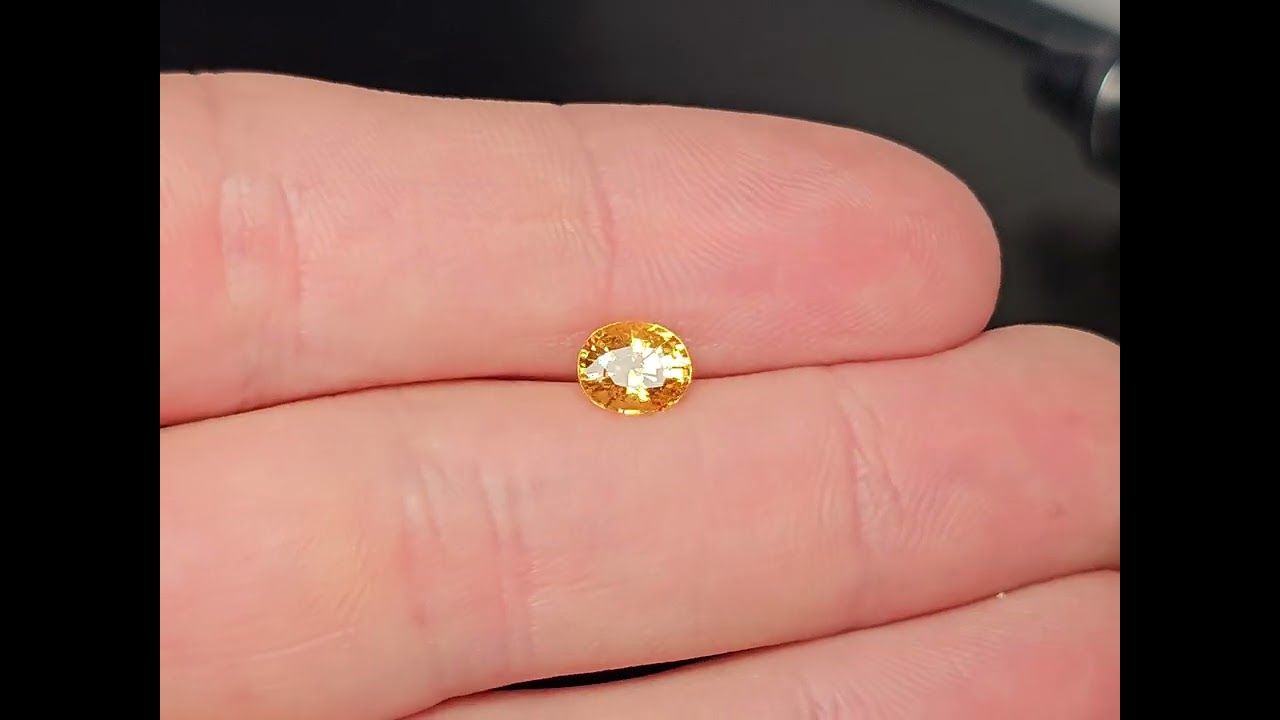 Saphir Jaune 1.28 Ct - Traité