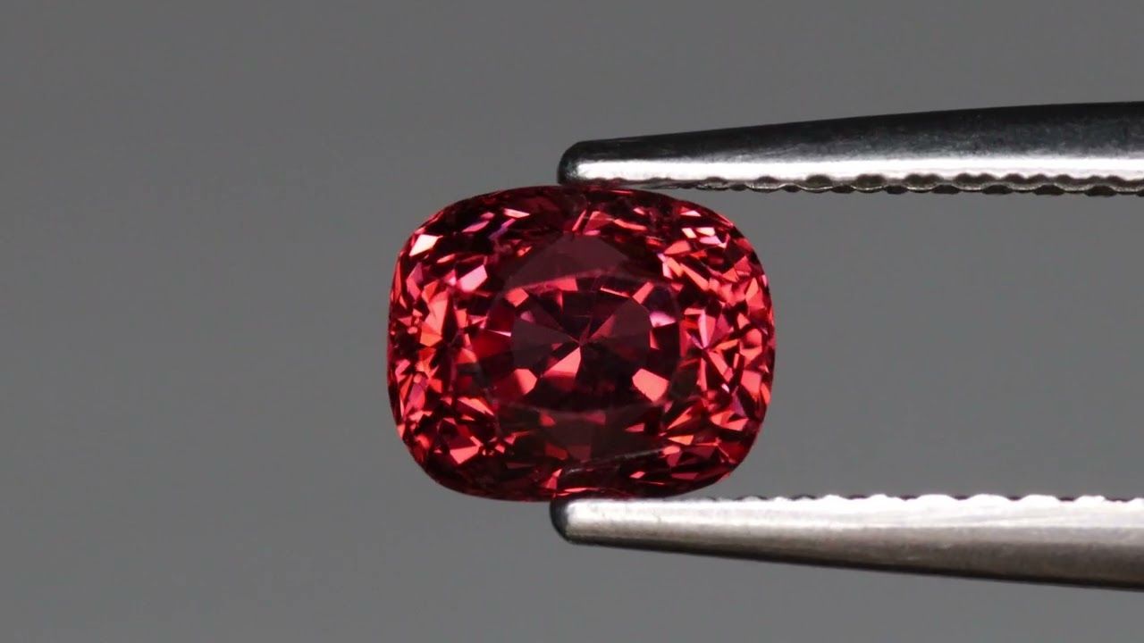 Spinelle Orange Rose Rouge 1.35 Ct
