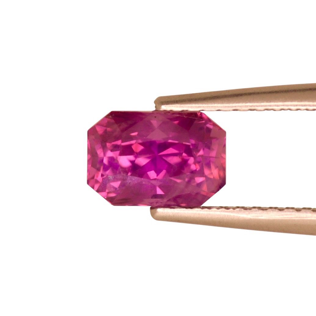 Saphir Violet 1.52 Ct - Non chauffé Saphir Violet 1.52 Ct - Non chauffé