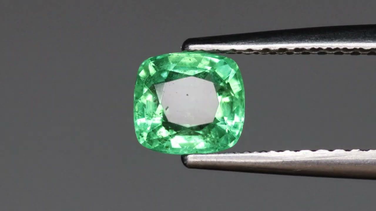 Émeraude 0.74 Ct