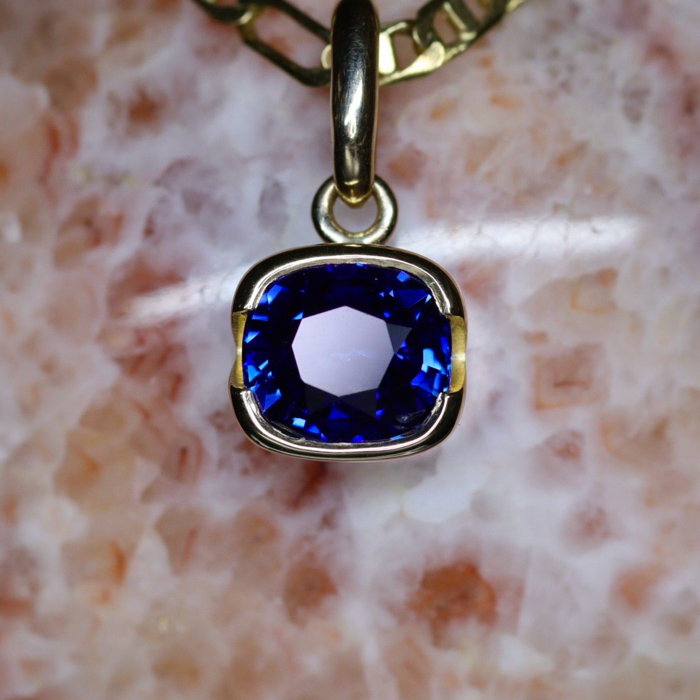 Pendentif Or Jaune 18k - Saphir Bleu Royal 1.80 Ct