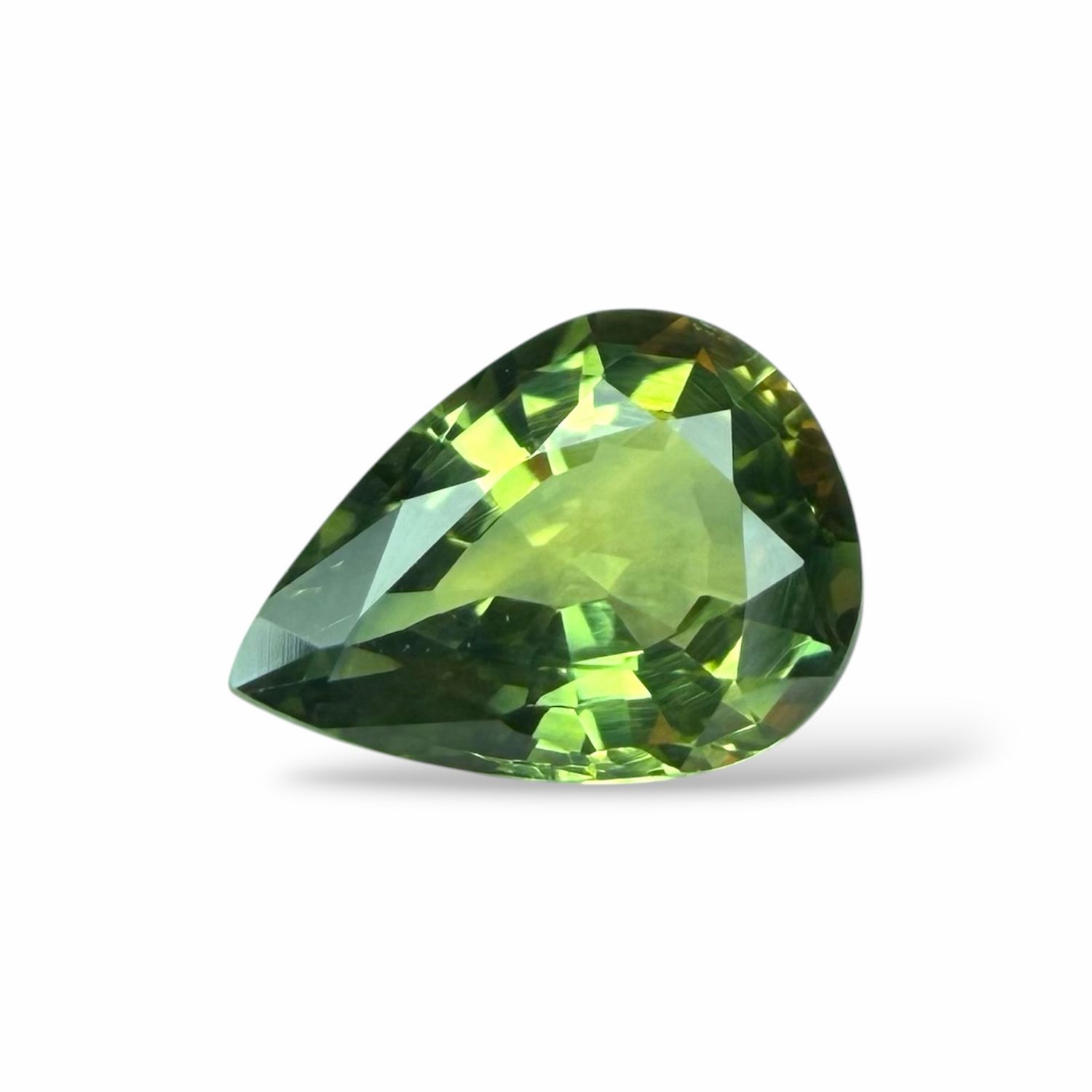 Saphir Vert 0.77 Ct - Chauffe traditionnelle Saphir Vert 0.77 Ct - Chauffe traditionnelle