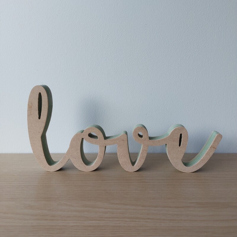 Freestanding Word (2) love 18mm