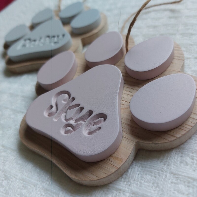 Oak Paw Print Decoration