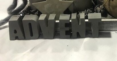 Buchstaben aus Beton