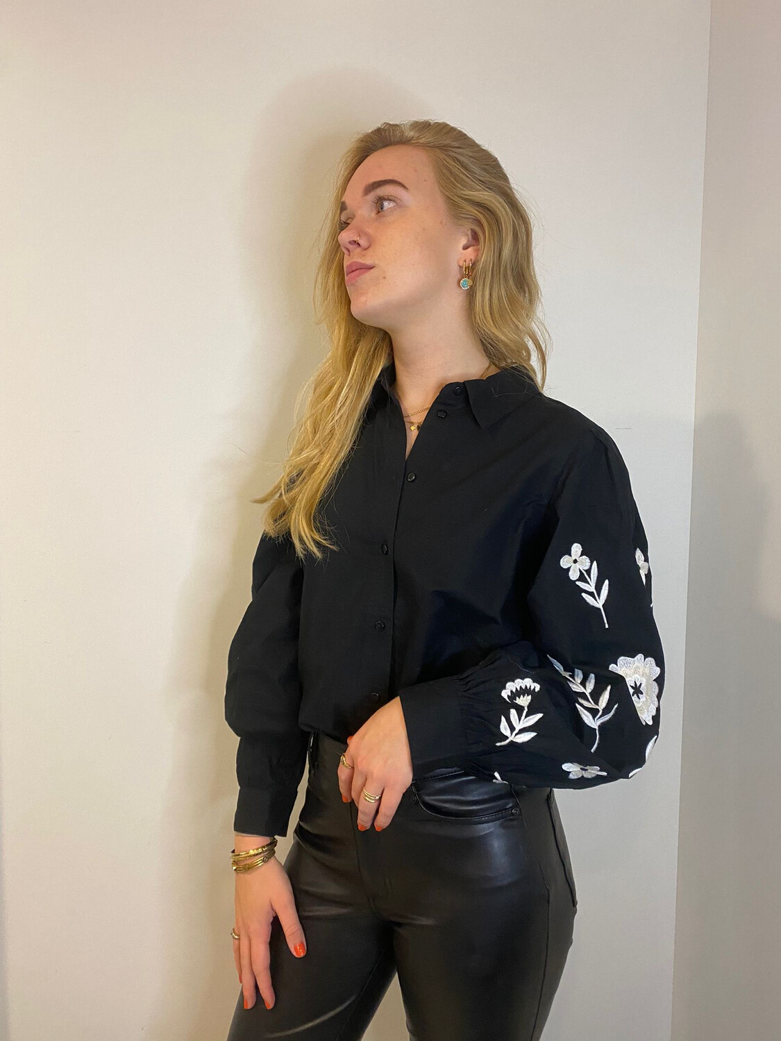 ONLZORA LISE LS EMB. SHIRT WVN NOOS Black/CLOUD + ECRU