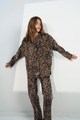 ONLJUICY-ANLIE HW WIDE AOP PANT PNT Black/LEO