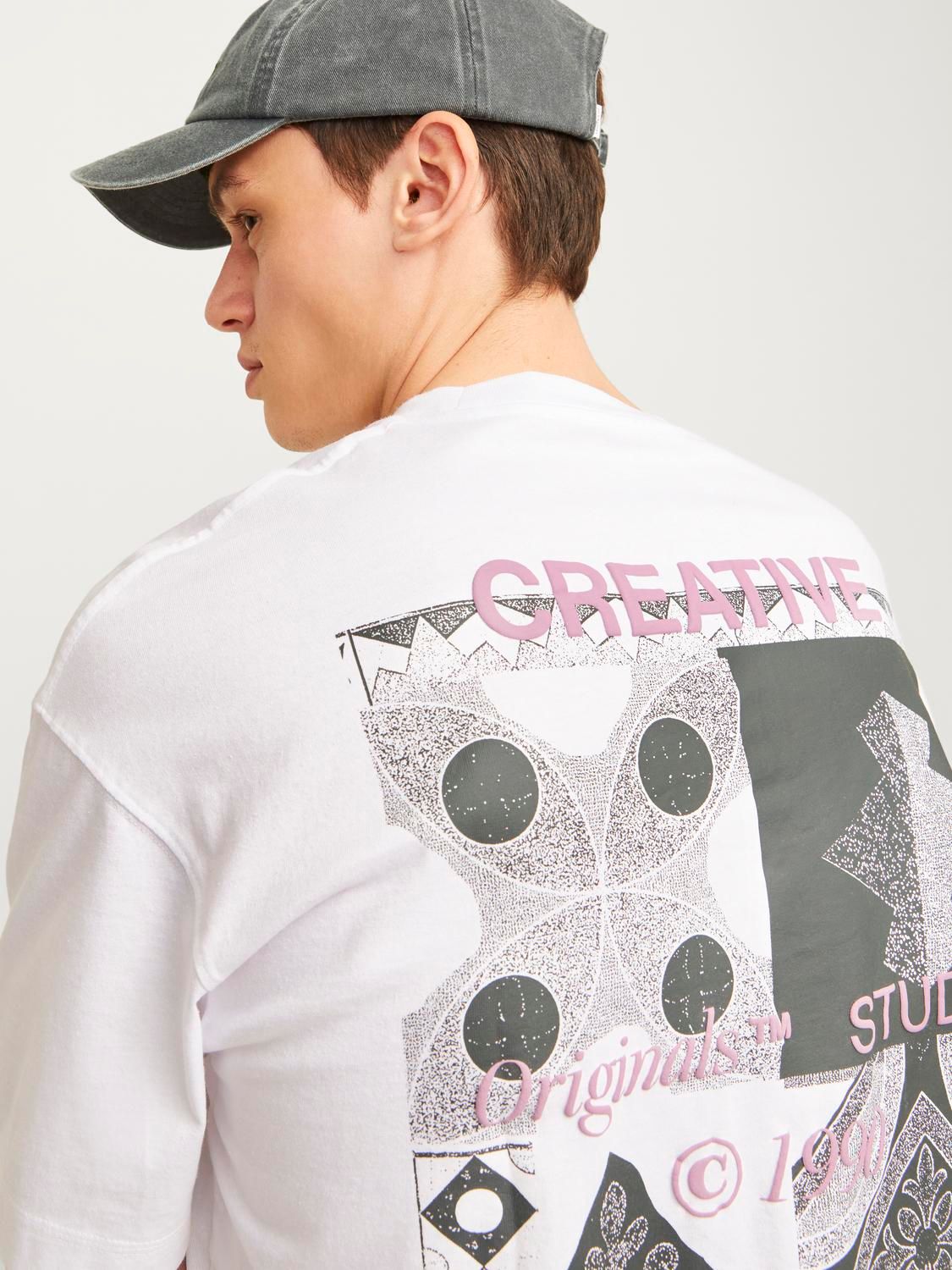 JORNOHO BACK GRAPHIC TEE SS CREW NECK LN Bright White