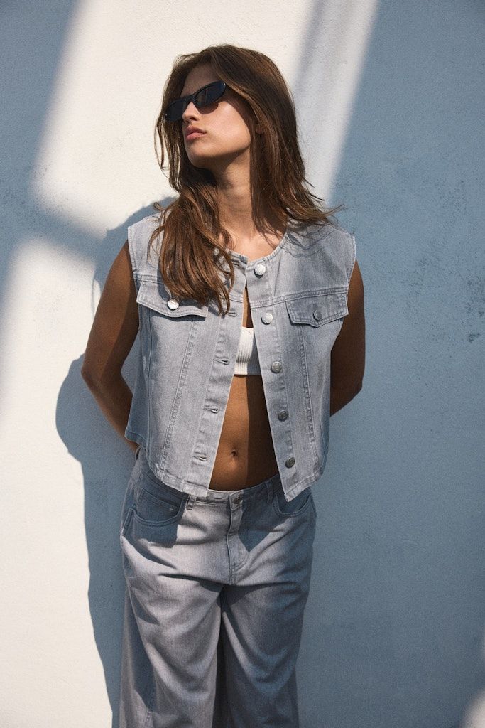 NMSONYA S/L CROP VEST BS012LG Light Grey Denim