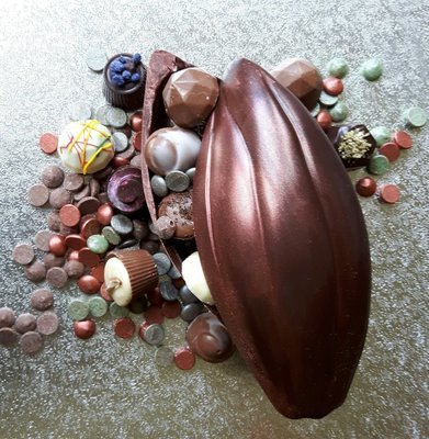 Cocoa Pod filled with Truffles