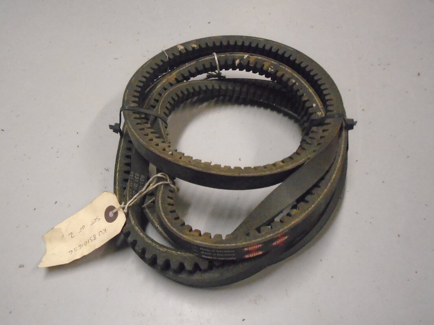 83101656 - Set of 2-V Belts