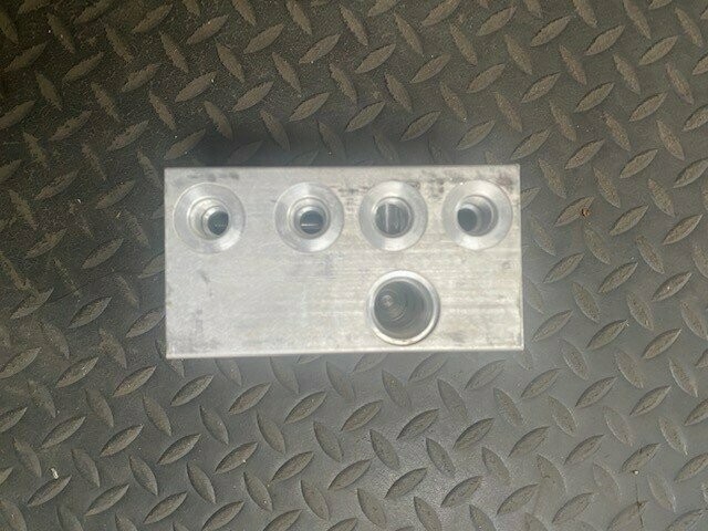 MANIFOLD 1560246