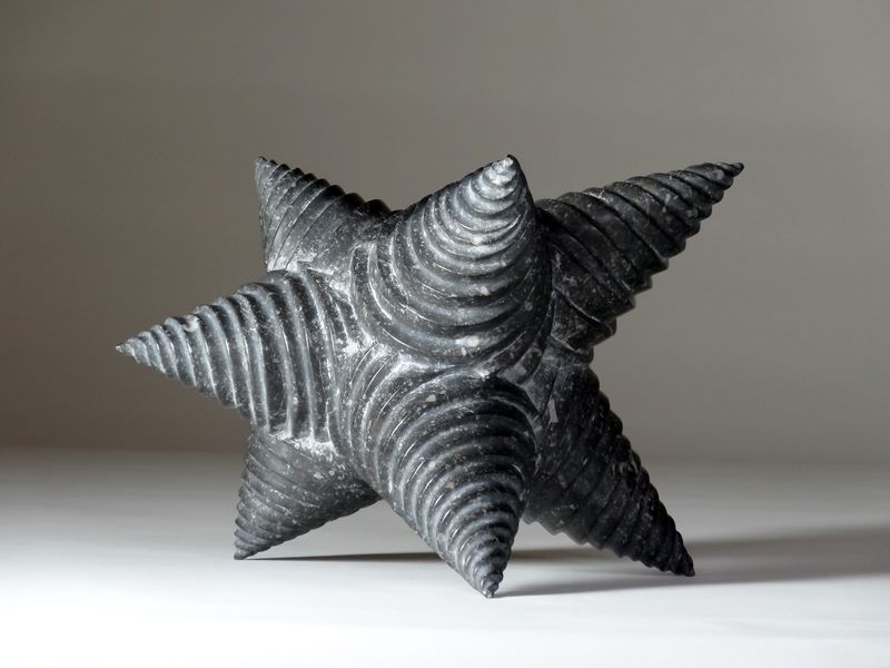 Artemis - Roter Granit - 37 x 35 x 45 cm