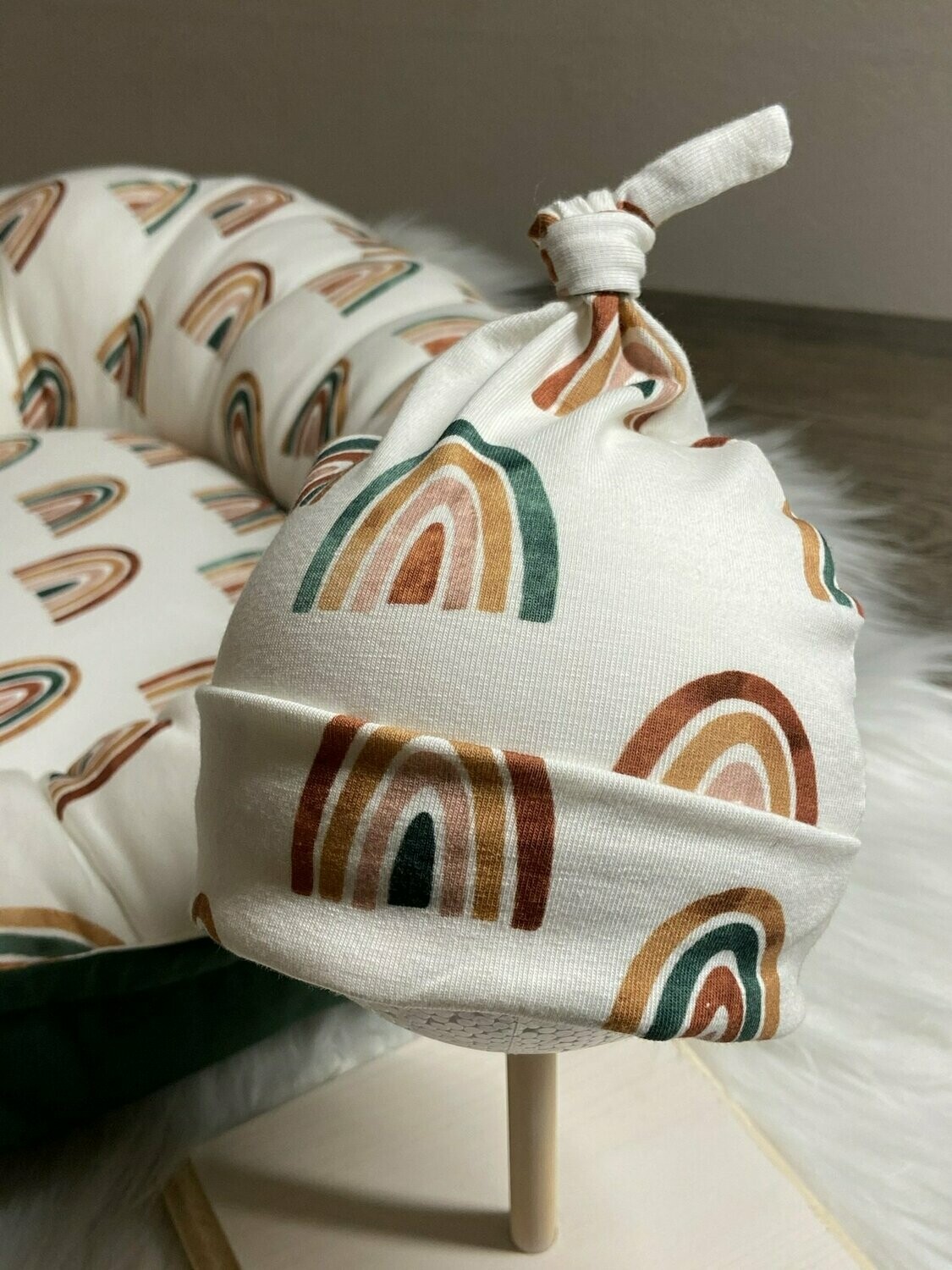 Knot mutsje over the rainbow