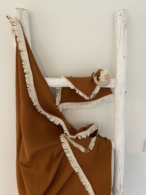 Swaddle hydrofiel cognac met fringe crème