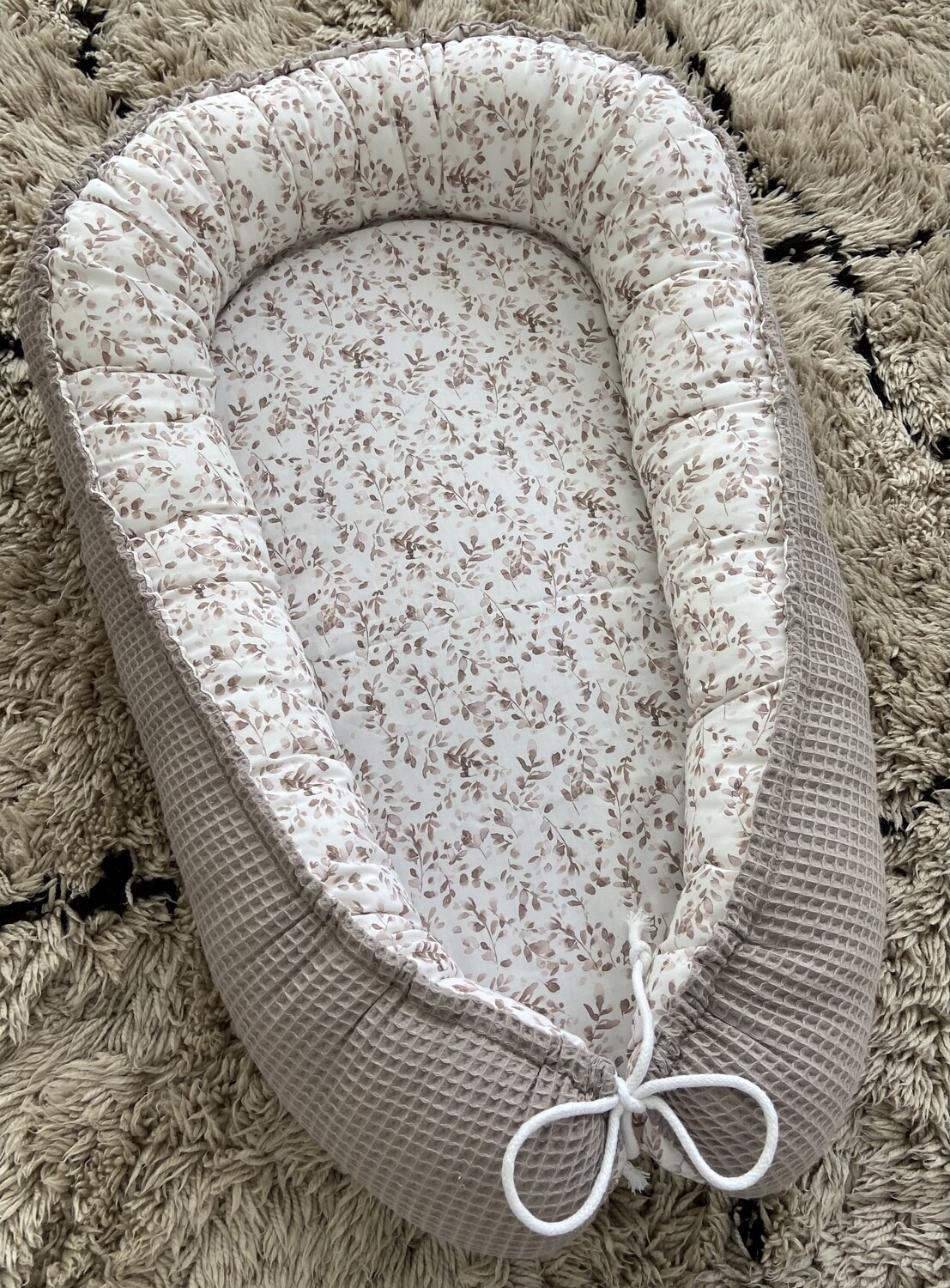Babynest taupe leaves