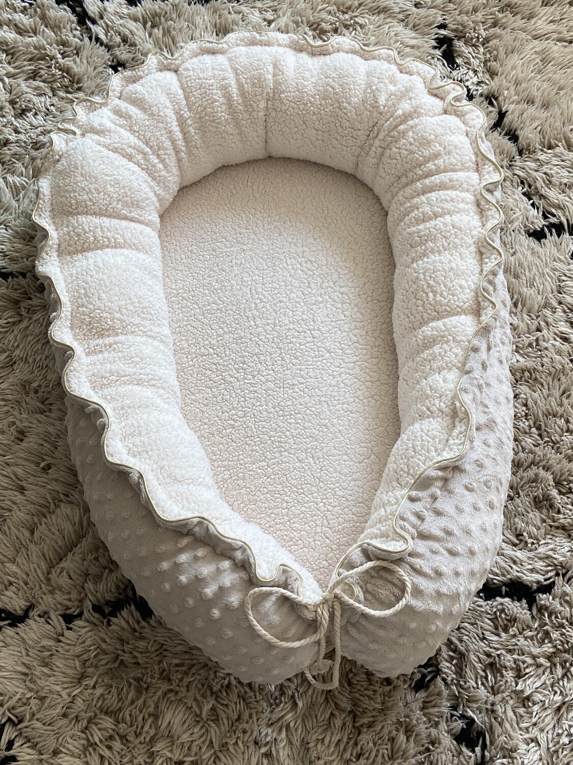 Babynest cuddle met goud