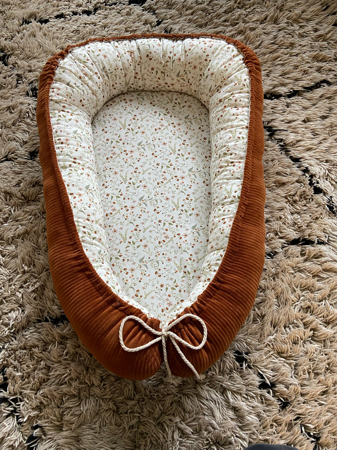 Babynest millefleurs rib cognac