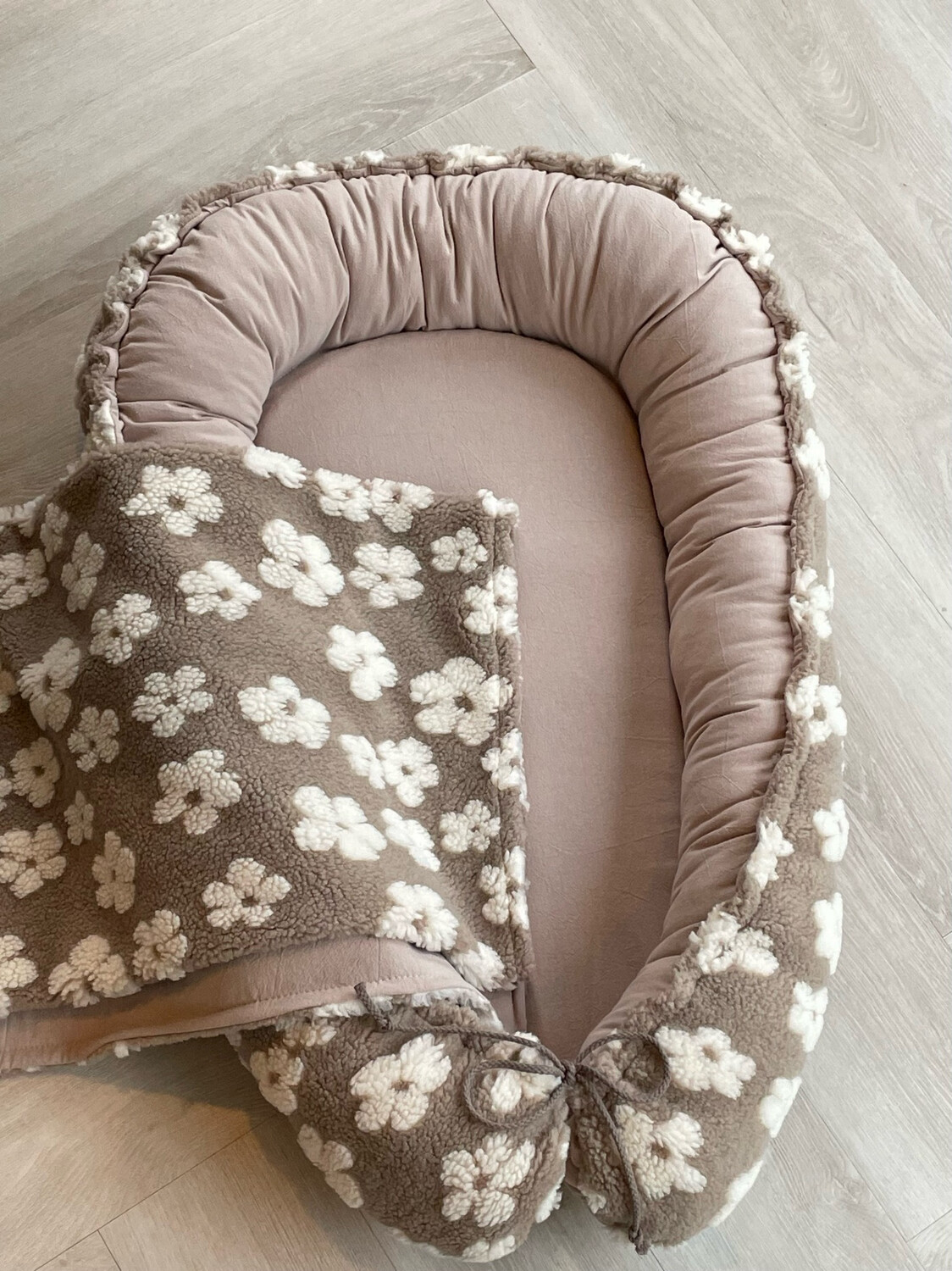 Babynestje Taupe Bouclé Teddy Daisy
