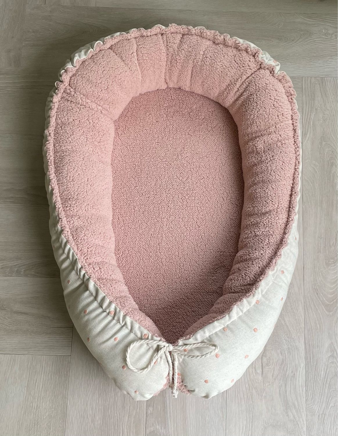 Babynest viscose linnen Embroidery dots Nude teddy