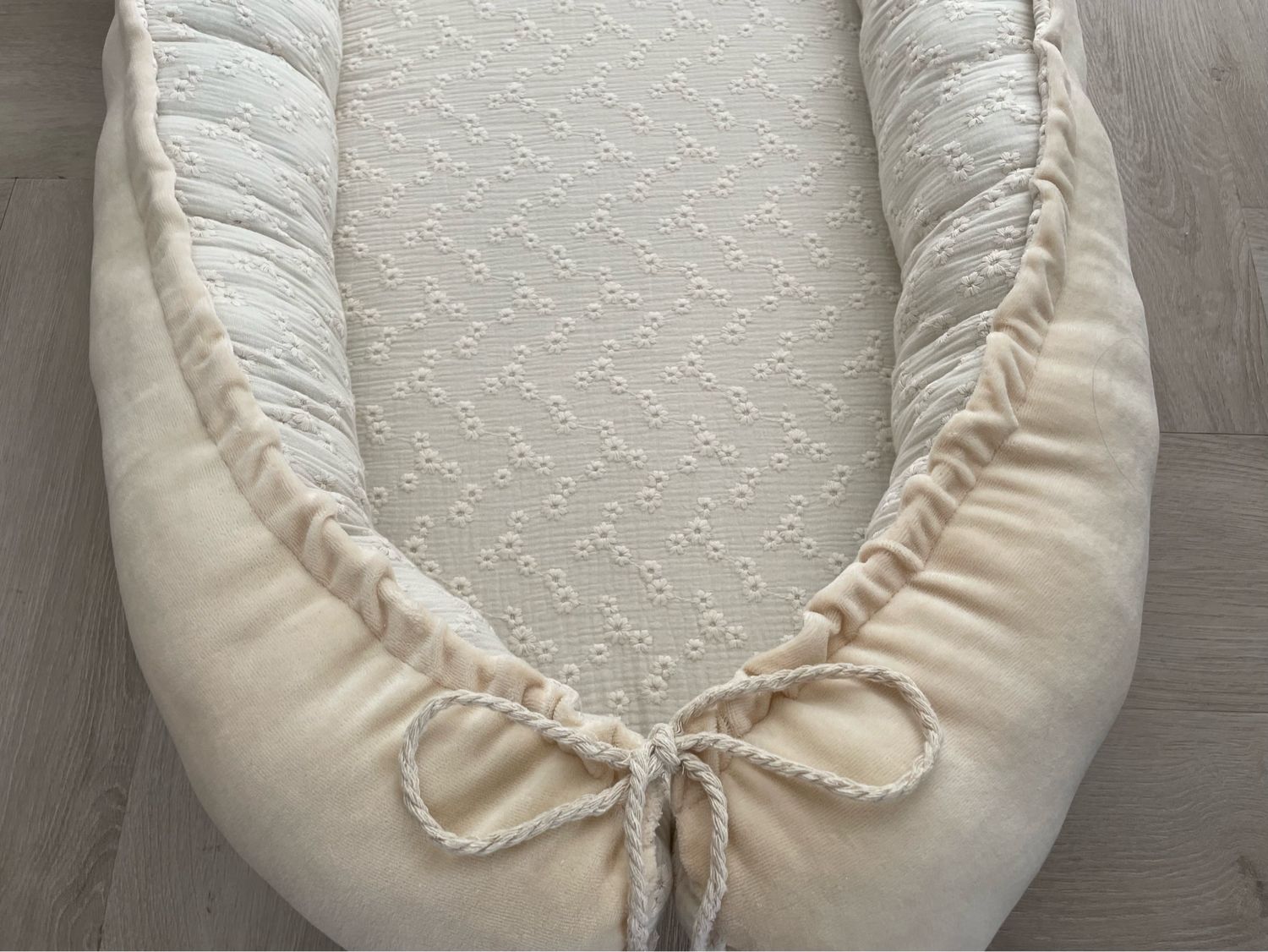 Babynest naturel embroidery