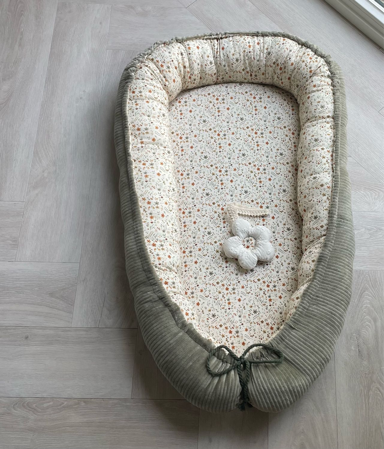 Babynest bloem olijf