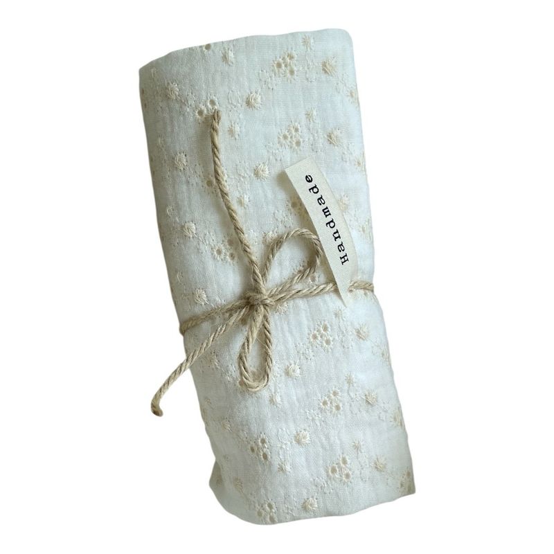 Swaddle hydrofiel broderie kleine bloemetjes