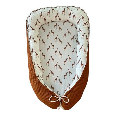 Babynest giraffe cognac