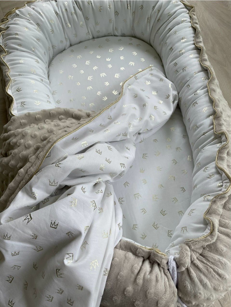 Babynestje gouden kroontjes
