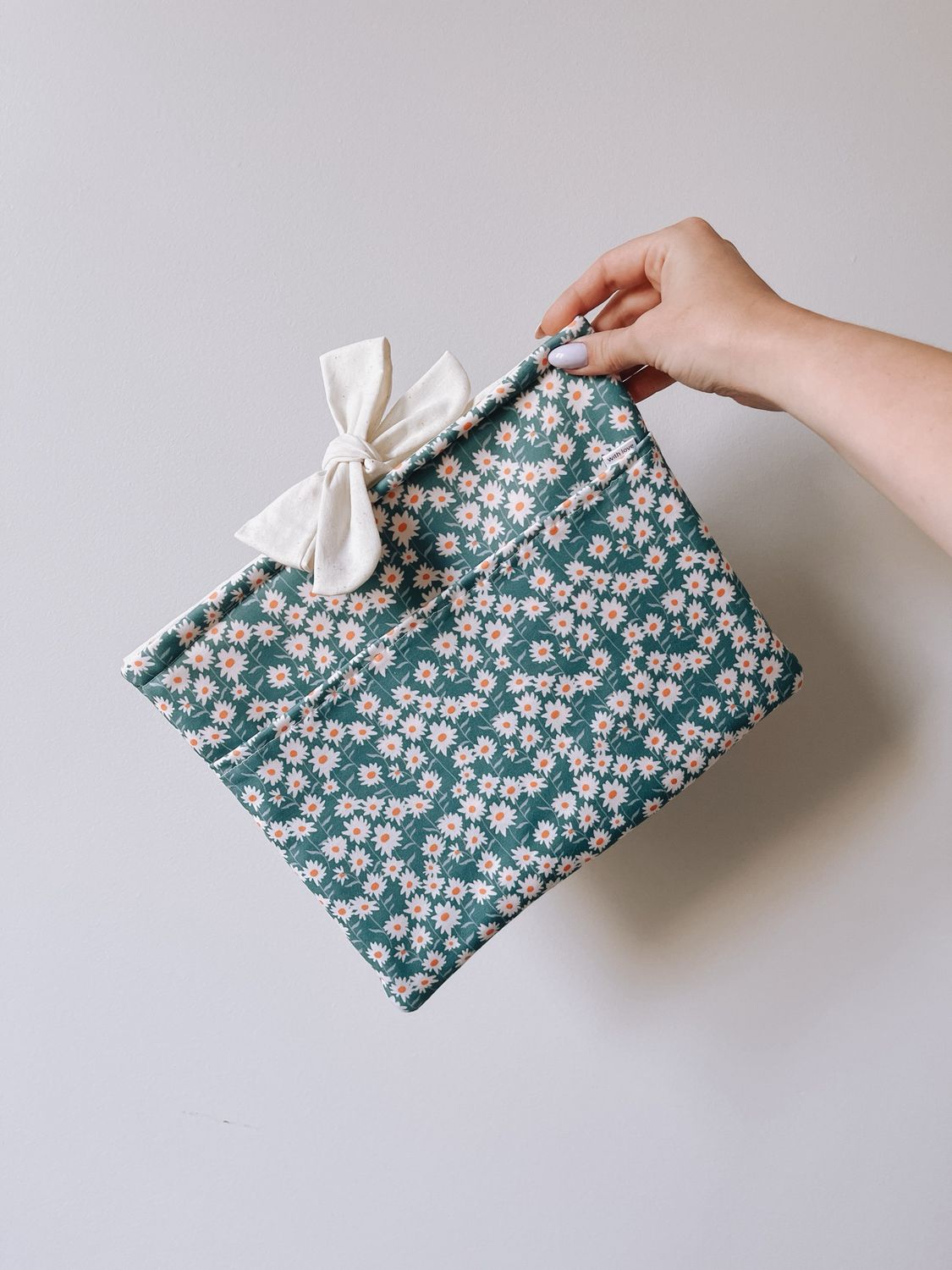 Daisy Book Sleeve