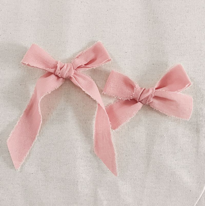 Rose Unfinished Edge Bow