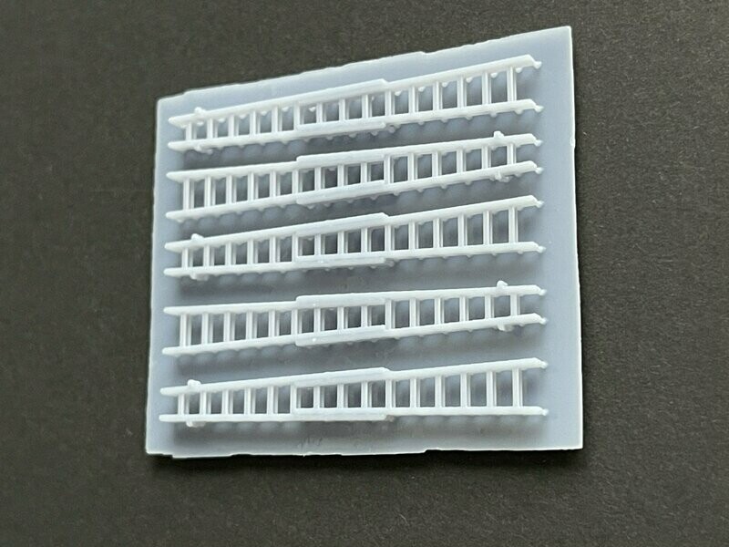 4 tlg. Steckleiter doppelt gesteckt (5 Stück) 4 tlg. Steckleiter doppelt gesteckt (5 Stück)