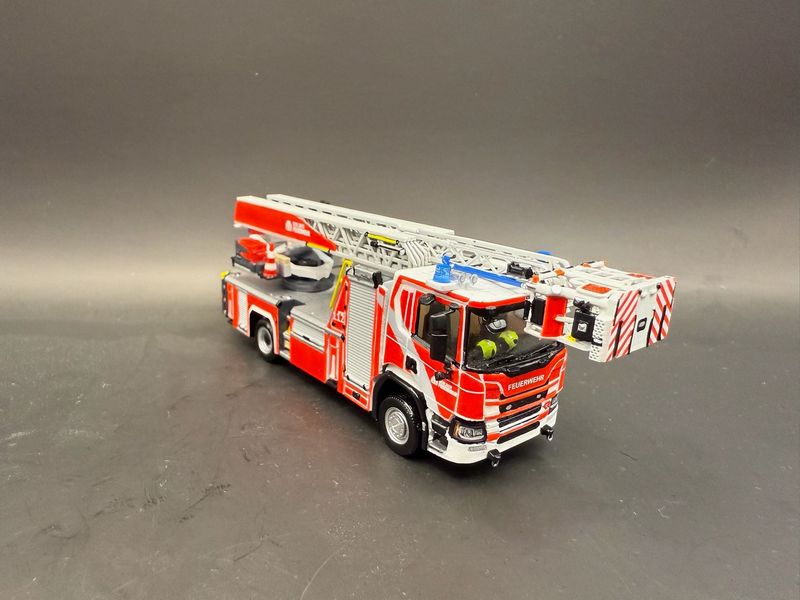 Komplettbausatz: E-DLK Rosenbauer L32A-XS 3.0 nach Vorbild: Berlin 2025