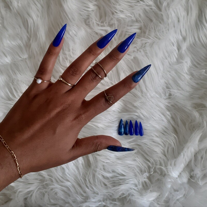 Press on nails taille M bleu motifs ciel étoilé