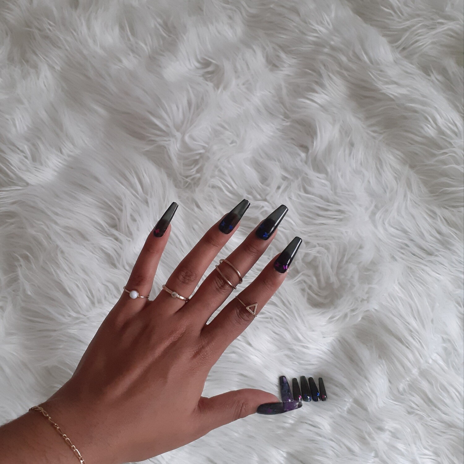Press on nails taille S noir motifs galaxie et papillons