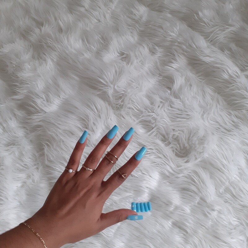 Press on nails taille M bleu ciel motifs nuages