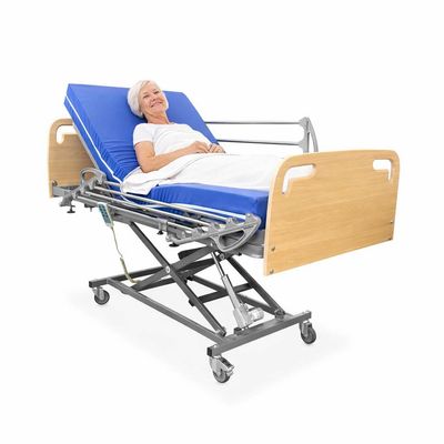 Cama completa geriátrica con carro elevador | Grupo Mamapla