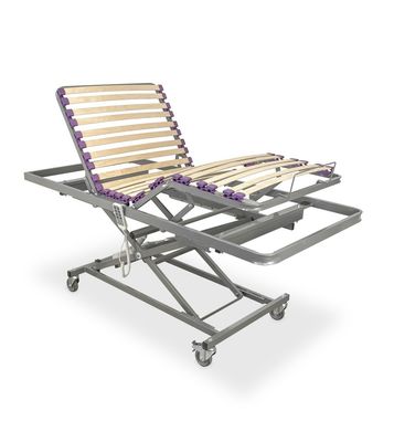 Cama geriátrica con carro elevador
