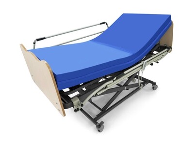 Cama completa geriátrica con carro elevador