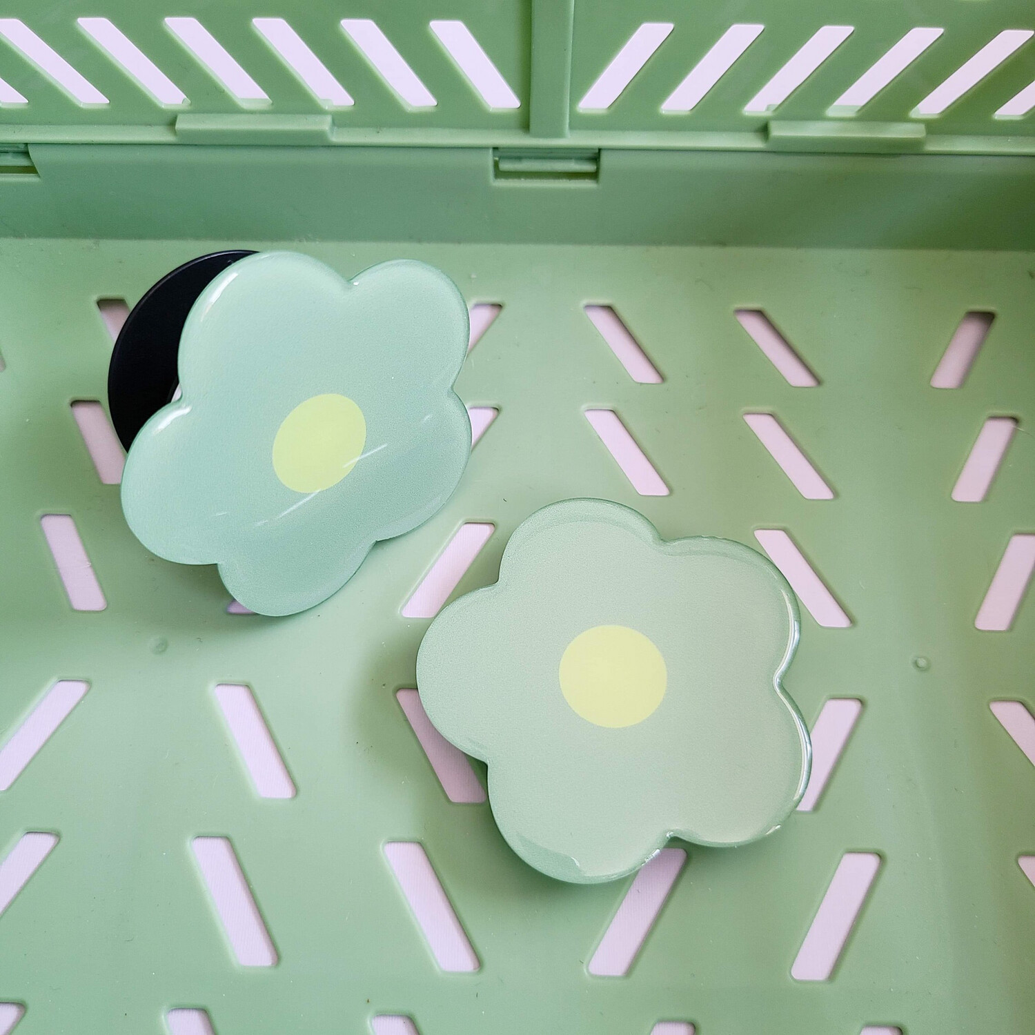 Light Green Flower Phone Grip