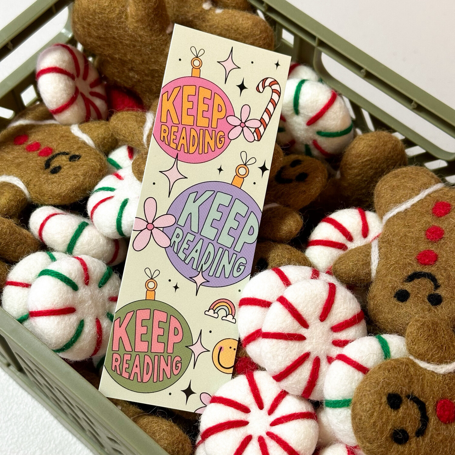Keep reading ornament| Bookmark