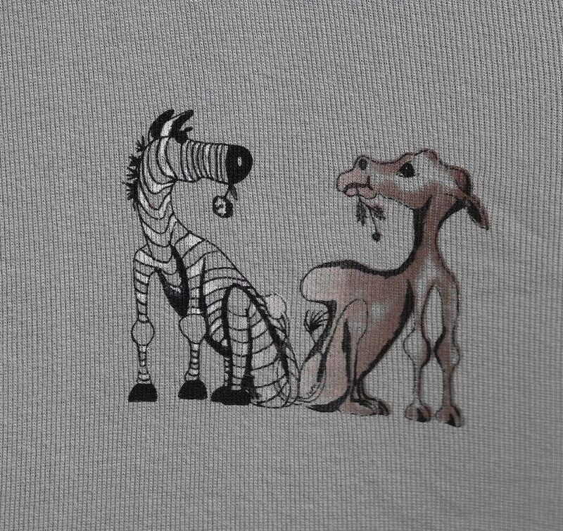 T-Shirt mit V-Aussschnitt Verwilderte Grüße T-Shirt mit V-Aussschnitt Verwilderte Grüße