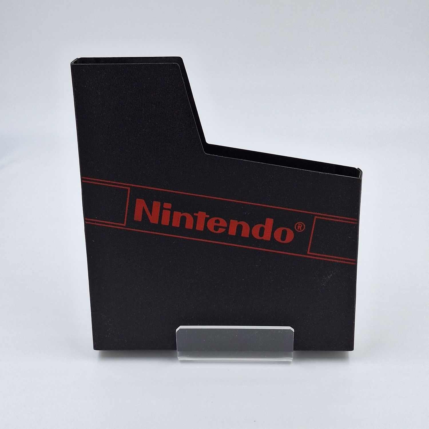 Nintendo NES Modul-Schuber – Schwarz mit Nintendo Logo, gebraucht #1 Schwarzer Nintendo NES Modul-Schuber mit Nintendo Logo gebraucht