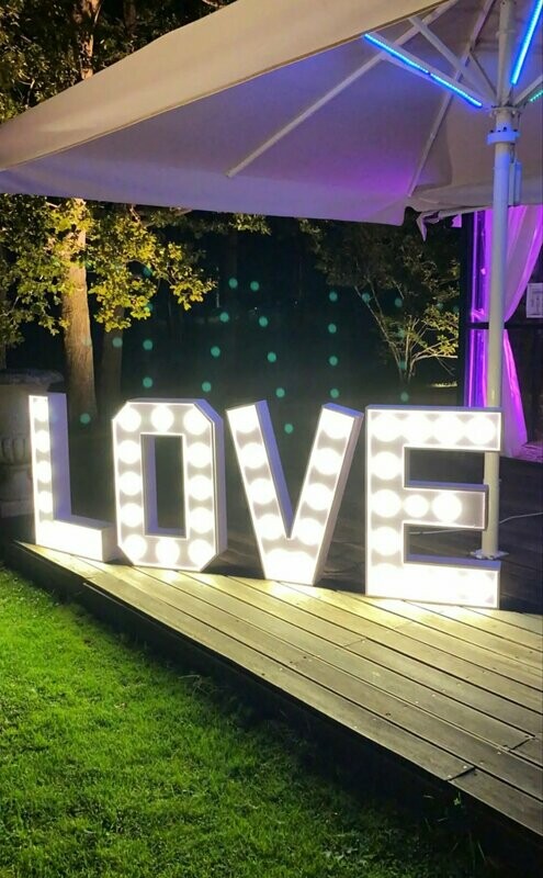 Lettres LOVE lumineuses LED