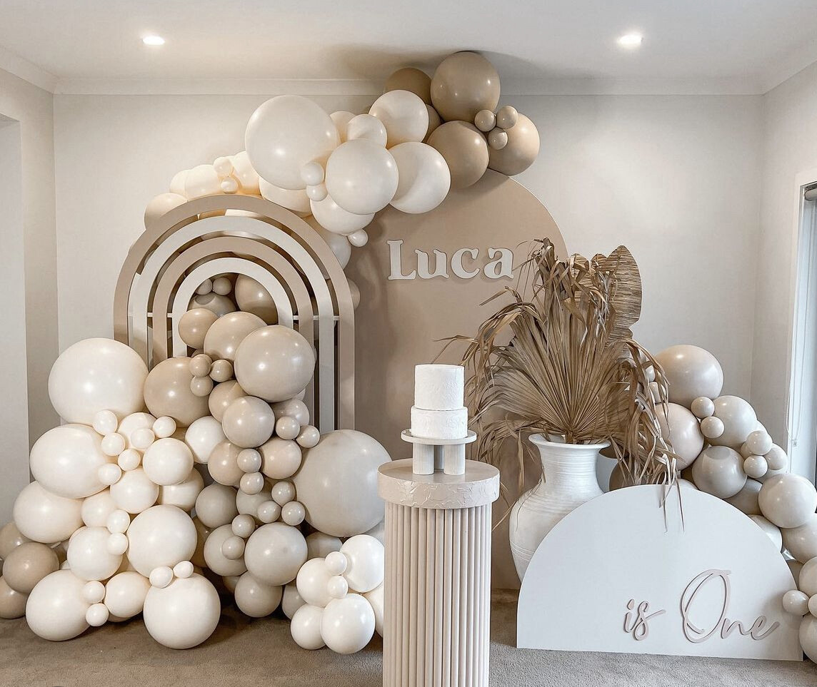 Location panneau Chiara backdrop Arc en ciel beige
