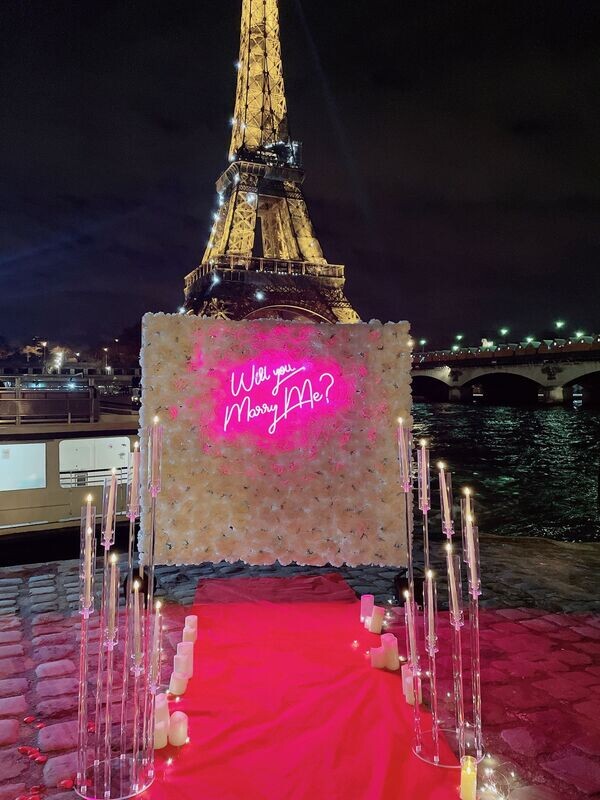 Location mur de fleurs + néon Will you marry me Location mur de fleurs + néon Will you marry me
