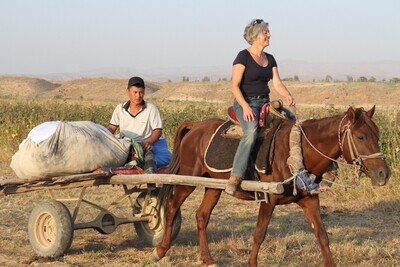 Kulturreise Kirgistan Süden: Baumwolle, Wein, Handwerk, Baumnuswälder