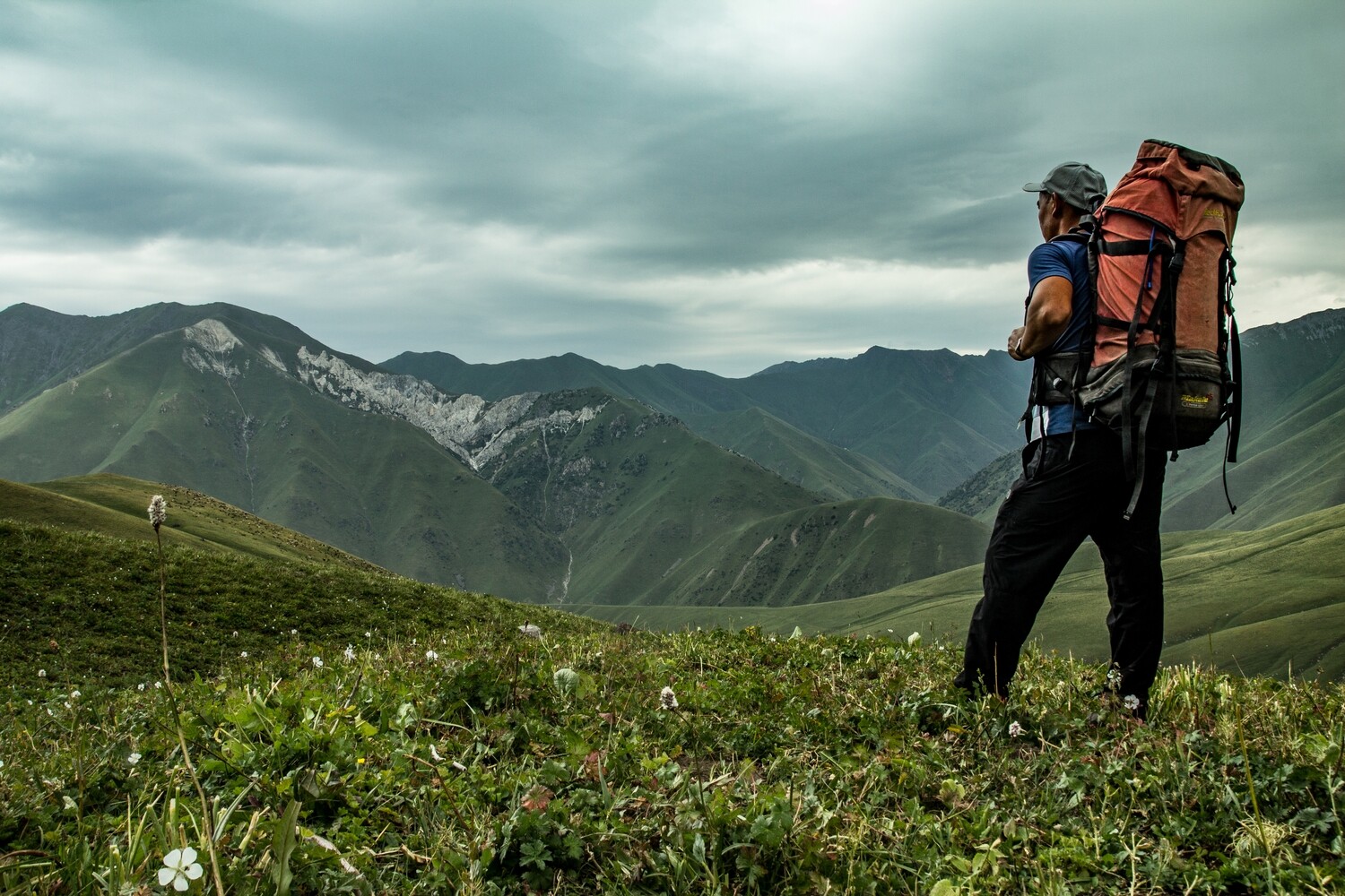 Trekking Kirgistan Süden: Berge, Seen, Handwerk, Baumnuswälder