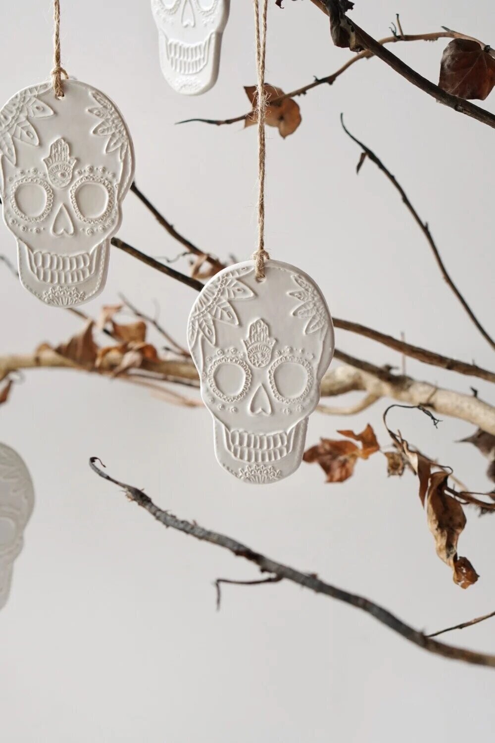 4 pieces Luxury Stoneware Cream Skull Tree Ornament Decoration in Gift Box