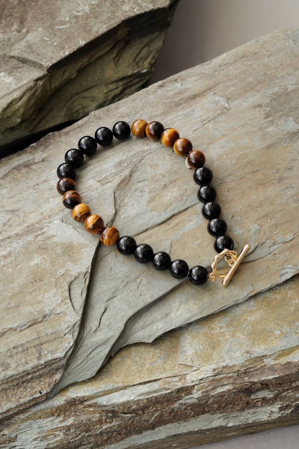 Men&#39;s Gold Tone Tigers Eye and Black Onyx Crystal Bracelet